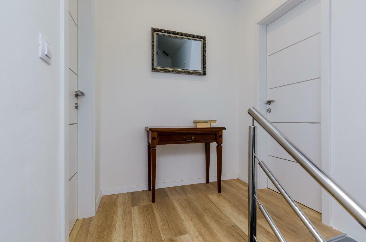 Superior Apartment Nike Mlini Luaran gambar