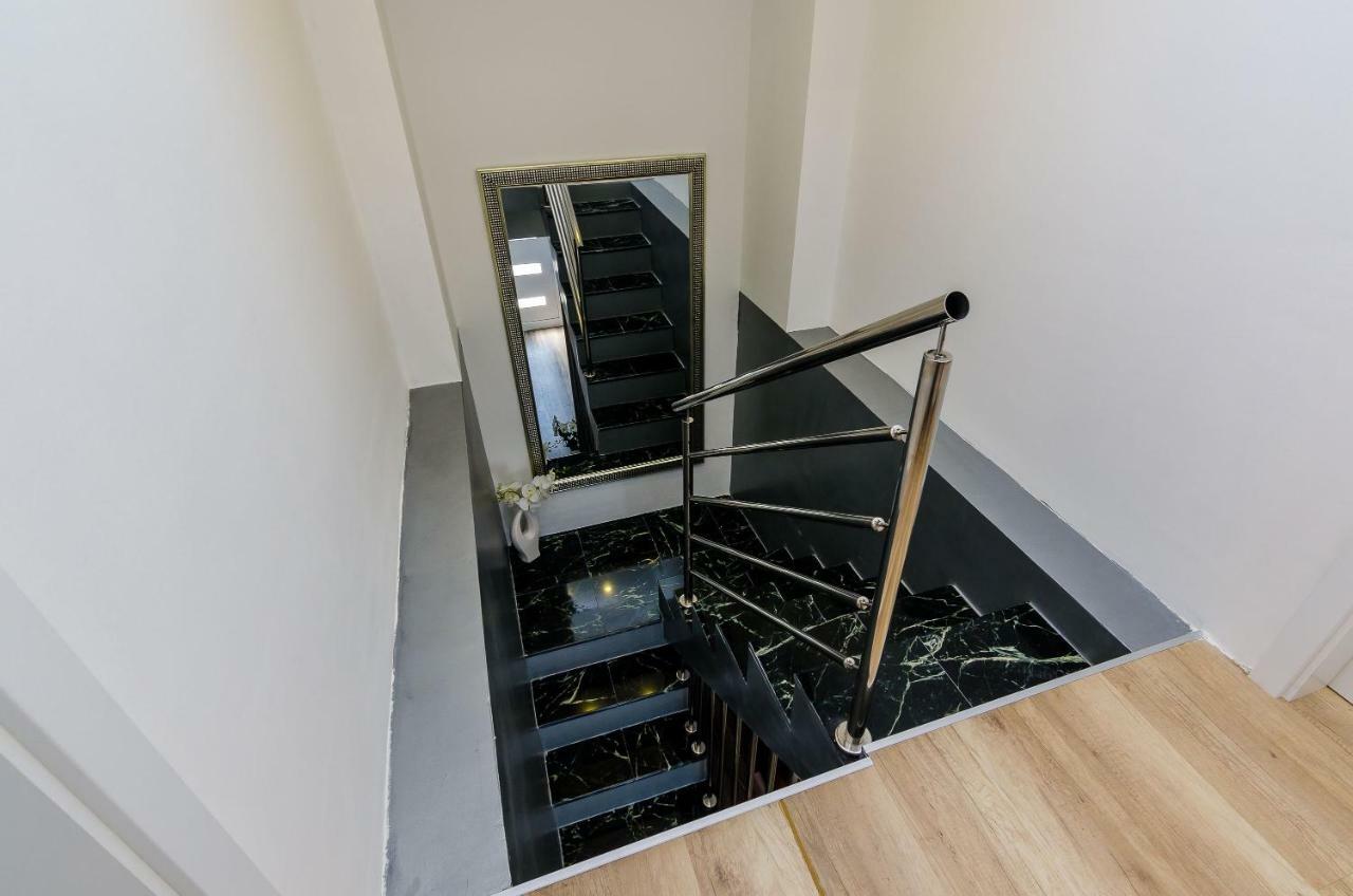 Superior Apartment Nike Mlini Luaran gambar